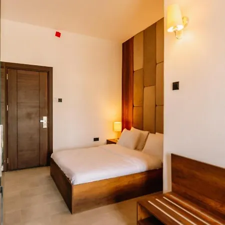 Cezar's Airport Hotel 3*