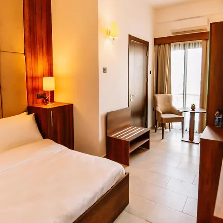 Hotel Cezar's Airport 3*