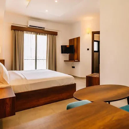 Cezar's Airport Hotel *