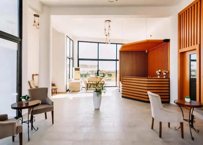 Cezar's Airport מלון