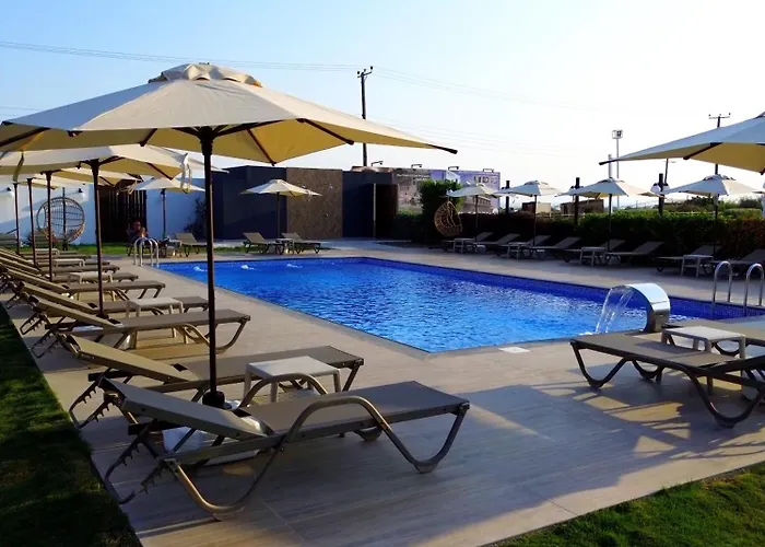 מלון Cezar's Airport 3*