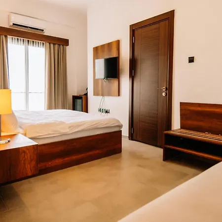 Hotel Cezar's Airport 3*