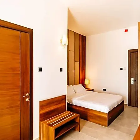 Hotel Cezar's Airport