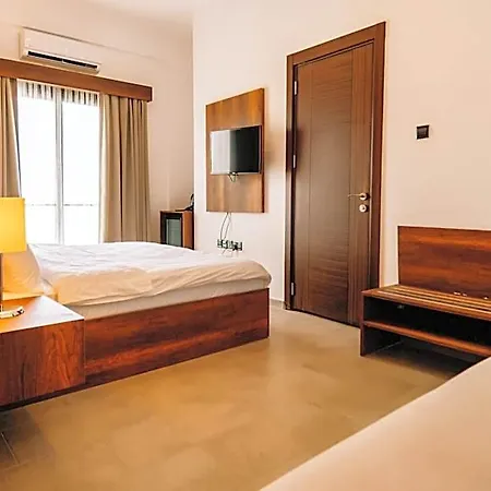 Cezar's Airport 3* Trachoni (Nicosia)