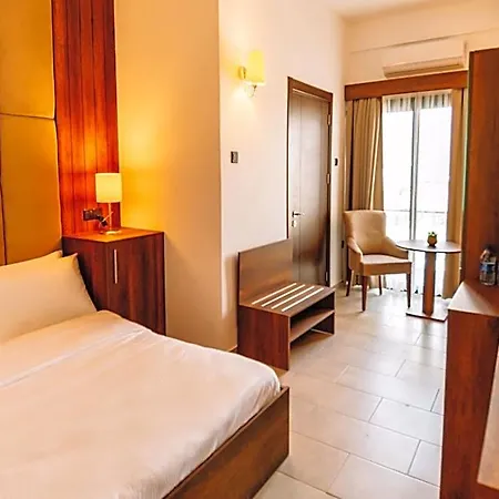 Cezar's Airport Hotel 3*