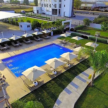 Hotel Cezar's Airport 3*
