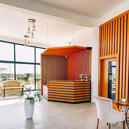 Hotel Cezar's Airport 3*
