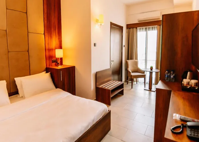 Hotel Cezar's Airport 3*