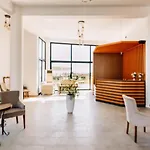 Cezar's Airport Hotel