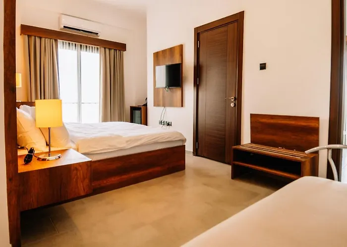 Otel Cezar's Airport 3*